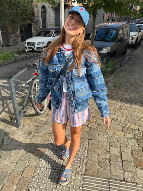 Fashion, colorful outfit, daily outfit inspiration Colorful Closet, Coloured Denim, Jackets Summer, Denim On Denim, Sandro Paris, Denim Jackets, Colourful Outfits, Fell In Love, Colorful Fashion