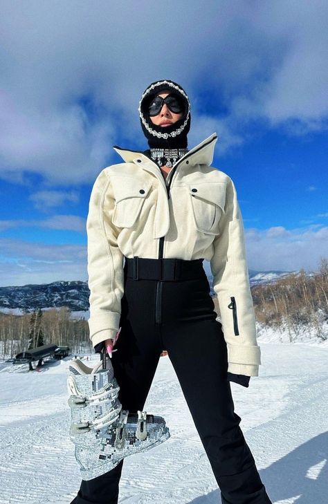 Ski Suit Outfit, Suit Outfit, Ski Suit, Skiing Outfit, Ski Suits, Perfect Moment, Fashion 2020, Ski Wear, Winter Wear