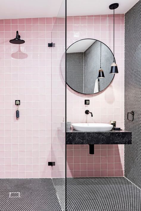 Pink Tiled Bathroom, Tiled Bathroom, Pink Tiles, Three Birds, 아파트 인테리어, Pink Bathroom, Pink Interior, Bathroom Colors, Cheap Decor