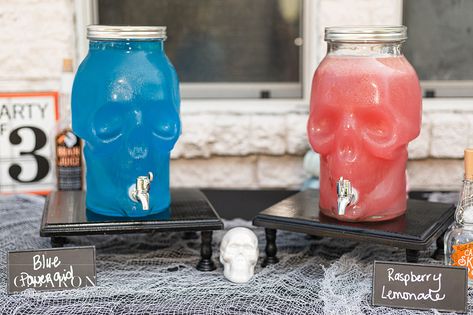 Diy Halloween Gender Reveal Decorations, Smash Pumpkin Gender Reveal, Spooky Gender Reveal Ideas For Party, Gender Reveal Party Halloween, Spooky Themed Gender Reveal, Halloween Gender Reveal Food, Halloween Themed Gender Reveal Ideas, Gender Reveal Ideas For Party Halloween, Halloween Gender Reveal Food Ideas