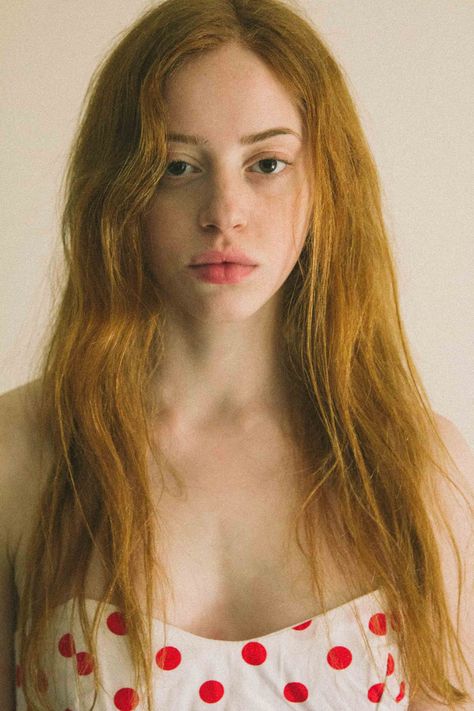 Lily Newmark, Ginger Actresses, Pale Redhead, Fit Actors, Natural Redhead, Beautiful Goddess, Redhead Girl, So Many People, Hey Girl