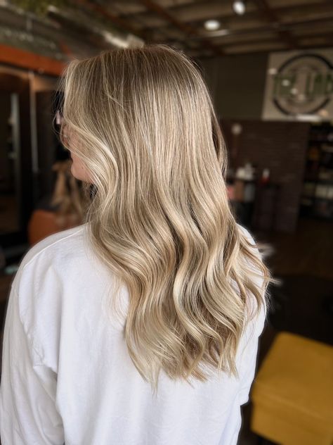 Neutral Blonde Babylights, Lived In Blonde Babylights, Natural Blonde Babylights, Honey Blonde Babylights, Highlights Hair Balayage, Babylights Blonde, Blonde Babylights, Vanilla Blonde, Blonde Shades