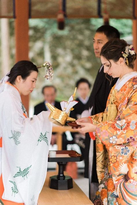 A Traditional Japanese Wedding In The Fall Japanese American Wedding, Japanese Wedding Ceremony, Japandi Wedding, Japanese Style Wedding, Shinto Wedding, Japanese Wedding Theme, Japanese Wedding Traditions, Japanese Hakama, Traditional Japanese Wedding