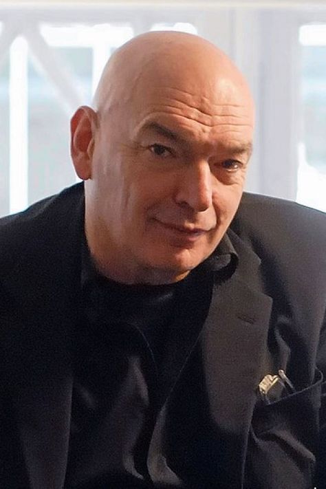 Jean Nouvel, maître du renouveau architectural Jean Nouvel Architecture, Architect Building, Jean Nouvel, Best Architects, Famous Architects, Urban Lifestyle, Built Environment, Contemporary Home, Architecture Project