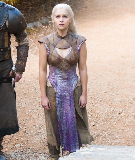 Danarys Targaryen, Daenerys Targaryen Outfits, Daenerys Targaryen Dress, Daenerys Targaryen Costume, Barbarian Woman, Game Of Thrones Dress, Emilia Clarke Daenerys Targaryen, Alt Girls, Modern Princess