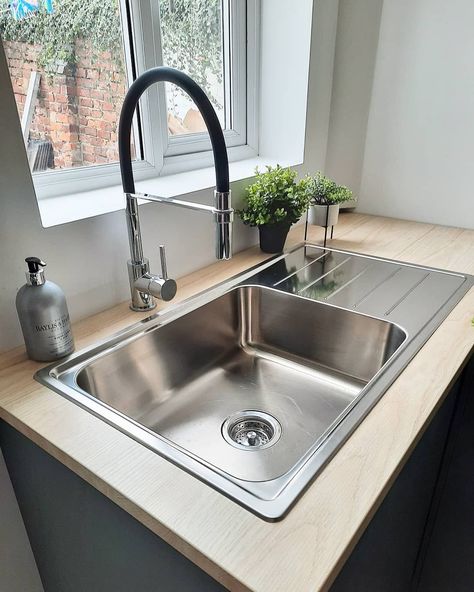 Sink Design Kitchen Small Spaces, Stainless Sinks Kitchen, Single Sink Kitchen Ideas, Kitchen Washbasin Ideas, Nirali Kitchen Sink, Small Sink For Kitchen, Small Sink Ideas Kitchen, Kitchen Sink Ideas Undermount Modern, Square Sink Kitchen