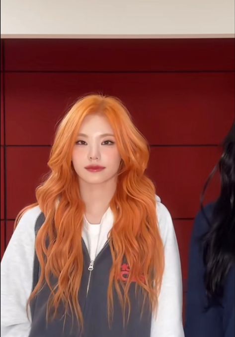 Itzy , kpop idol , orange hair goals , makeup inspo , pretty , hairstyle Yeji Ginger Hair, Kpop Idols Orange Hair, Kpop Orange Hair, Yeji Orange Hair, Kpop Idol Hair Color, Kpop Dyed Hair, Orange Hair Characters, Orange Hair Asian, Carmel Brown Hair