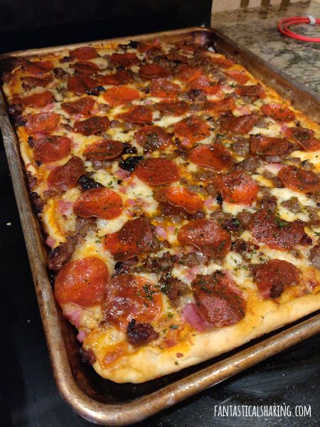 Meat Pizza Recipes, Italian Sausage Pizza, Sheet Pan Pizza, Meat Pizza, Meat Lovers Pizza, Pizza Roll, Easy Homemade Pizza, Pizza Recipes Homemade, Deep Dish Pizza