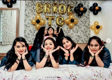 Bride To Be Photoshoot With Friends, Shower Poses, Bachelorette Photoshoot, Bridal Shower Photography, Kashmir Trip, Bridal Shower Bachelorette Party Ideas, Bachelorette Party Photo, Bubbles Photography, Wedding Party Games