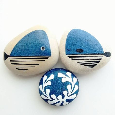 Rock And Pebbles, Painted Rocks Craft, Painted Rocks Diy, Rock Painting Ideas Easy, Rock Painting Patterns, Rock Painting Designs, Stone Crafts, Rock Painting Art, Pebble Painting