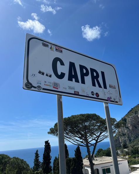 Capri, Italy ⛱️🍋🌺🍹🍊⛵️ Capri Villa, Summer In Capri, Capri Aesthetic, Capri Italy Aesthetic, Capri Summer Aesthetic, Capri Italy Photo Ideas, Capri Inspo Pics, Italy Capri, Capri Boat Pictures