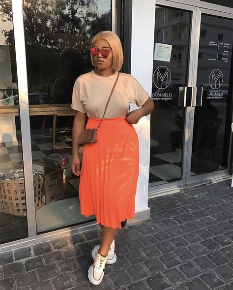 Pleated Orange Skirt Outfit, Orange Modest Outfits, Casual Orange Skirt For Brunch, Casual Church Outfits Black Women, Cute Professional Outfits, Modest Outfit Ideas, Modest Apparel, Blazer Outfits Casual, Creative Fashion Photography