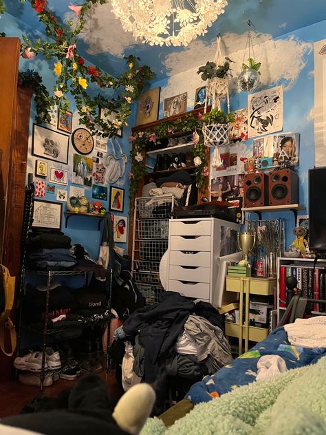 Room Ideas Aesthetic Grunge Vintage 2000s, Trash Room Aesthetic, Clutter Core Room, Messy Room Aesthetic Grunge, Rage Room Aesthetic, Speakeasy Basement Ideas, Aesthetic Dark Room, Cluttercore Bedroom Aesthetic, Alt Rooms