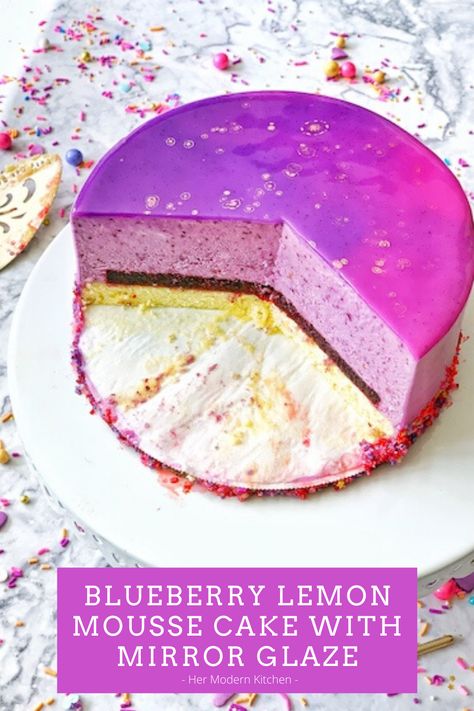 Lemon Mousse Cake, Mirror Glaze Cake Recipes, Mousse Cake Recipe, Lemon Mousse, Pan Sin Gluten, Mirror Glaze Cake, Mirror Cake, Mirror Glaze, Mousse Recipes