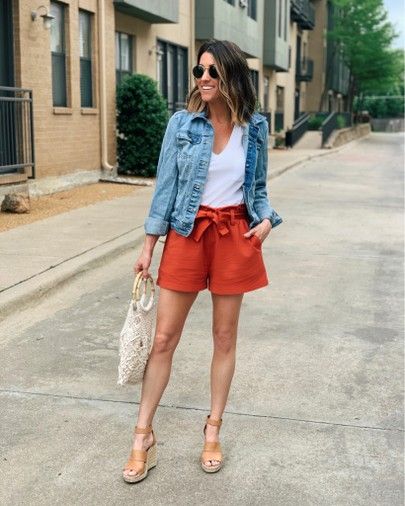 Short Rojo Outfit Mujer, The Sister Studio, Sister Studio, Spring Attire, Denim Jacket Outfit, Look Short, Denim Wear, Elegante Casual, Outfit Trends