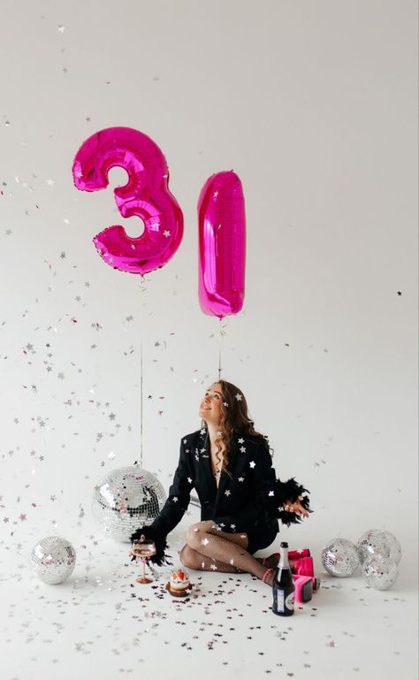 31st Bday Ideas For Her, 34 Birthday Ideas For Women, 30th Birthday Outfit Ideas For Women, 30th Birthday Outfit, Birthday Shots, Cute Birthday Pictures, 21st Birthday Photoshoot, Cute Birthday Ideas, Bday Party Theme