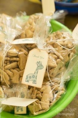 Animal Cracker Bags Kindergarten Orientation, Animal Cracker, Lion King Baby Shower, Animal Cookie, Baby Shower Gift Bags, Elephant Baby Shower Theme, Baby Shower Giraffe, Zoo Party, Jungle Baby Shower Theme