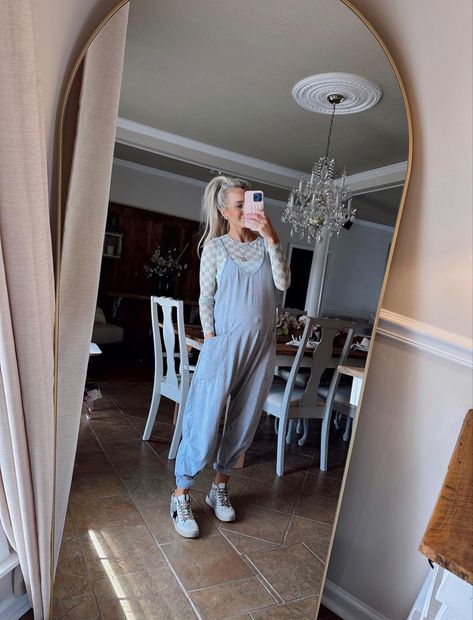 Photo creds to marycaitlynkirkland Maternity Overalls Outfit, Maternity Jumpsuit Outfit, Shortalls Outfit, Bump Fashion, Summer Onesies, Maternity Romper, Baggy Overalls, Jumpsuits Casual, Maternity Overalls