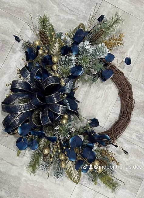 Silver Christmas Wreaths, Christmas Wresth, Magnolia Christmas Wreath, Blue And Silver Christmas, Grey Christmas Tree, Blue Christmas Tree Decorations, Diy Wreath Bow, Colorful Christmas Decorations, Blue Christmas Tree