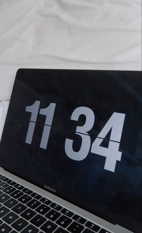 Aesthetic Clock On Laptop, Flip Clock Aesthetic, Clock Time Aesthetic, Aesthetic Laptop Desktop, Time Aesthetic, Aesthetic Laptop, Desktop Clock, Witch Tattoo, Pics Inspo