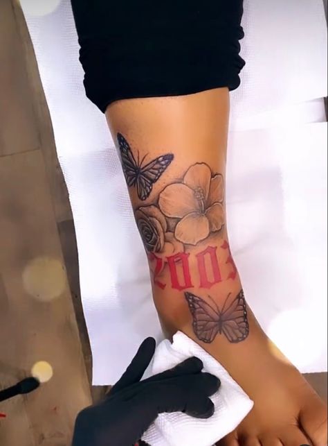 2000 Tattoo Ideas Women, Women Ankle Tattoo Ideas, Name Tattoo On Leg, Woman’s Tatoos, Year Ankle Tattoos For Women, Baddie Tattoo Ideas Female Leg Sleeve, Ankle Tattoos Black Women, Wrap Around Ankle Tattoos Black Women, 2005 Leg Tattoo