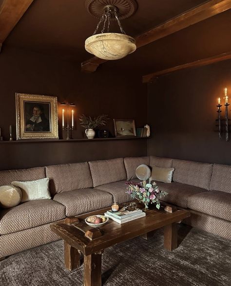 Maroon Living Room, Living Room Decor Vintage, Lone Fox, Spanish Interior, Moody Living Room, Room Decor Vintage, Home Bar Design, Living Room Living Room, Brown Living Room