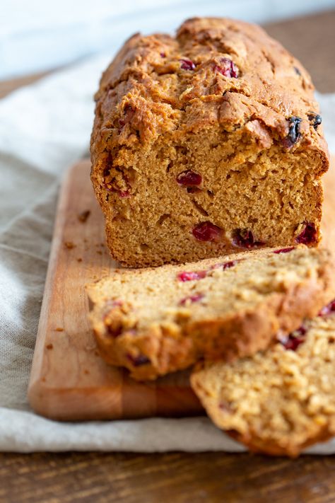 Vegan Sweet Potato Bread with Cranberries or other berries of choice. Easy 1 Bowl Sweet Potato Cranberry Loaf with winter spices. Use pumpkin for variation. #vegan #VeganRicha #Nutfree #Soyfree #Recipe Vegan Sweet Potato Bread, Cranberry Loaf, Vegan Breads, Steamed Sweet Potato, Sweet Potato Bread, Healthy Popsicles, Vegan Richa, Sweet Potato Cake, Confort Food