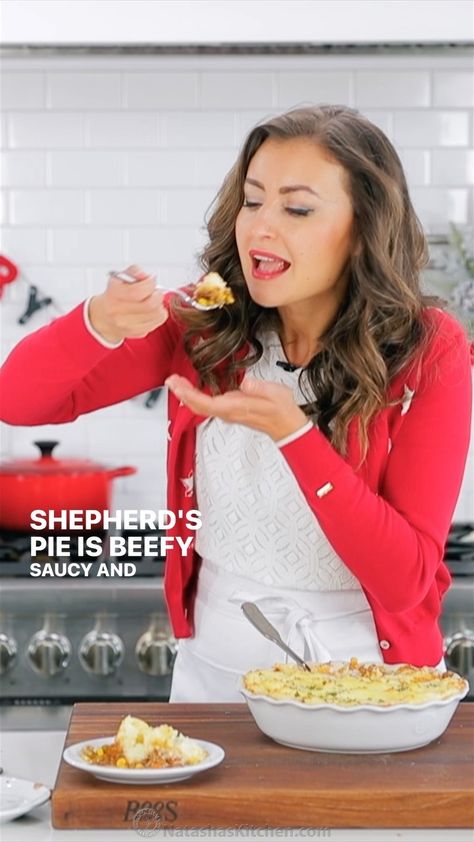 Pie For Christmas, Natashas Kitchen, School Lunch Recipes, Christmas Pie, Shepherds Pie Recipe, Cottage Pie, Shepherds Pie, The Shark, Beef Dishes