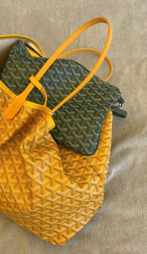 Goyard Tote Aesthetic, Black Goyard Tote, Blue Goyard Tote, Yellow Fall Outfits, Green Goyard Tote, Goyard Bag Outfit, Spring Outfits Capsule Wardrobe, Spring Outfits Capsule, Goyard Aesthetic