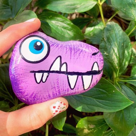 Painted Rock Art, Pet Rock Ideas, Easy Things To Paint On Rocks, Drawing Rocks, Brick Crafts, Diy Rock Art, Painted Rock Animals, Stone Art Painting, Stones Diy