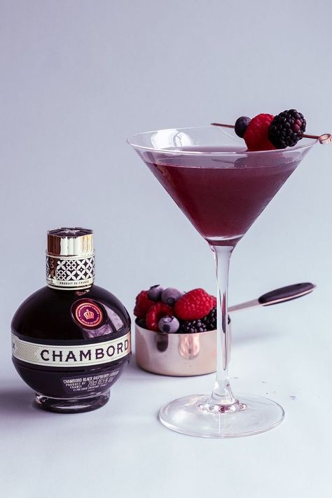 Chambord Recipes, Chambord Cocktails, Martinis Drinks, Recipes Drinks, Cocktail Drinks Alcoholic, Gin Recipes, Gin Cocktail Recipes, Martini Recipe, Gin Cocktail