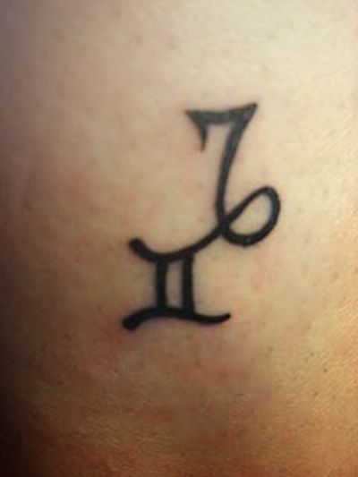 Gemini and Capricorn Gemini Capricorn Tattoo, Zodiac Sign Tattoo, Gemini Tattoos, Tumblr Tattoo, Virgo Constellation Tattoo, Tattoo Ideas Unique, Sign Tattoo, Virgo Constellation, Capricorn Tattoo