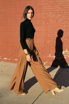 Palazzo Pants Outfit, Minimalistic Fashion, Clothes Sewing, Fashion Board, Palazzo Pants, Outfits Casuales, Pants Outfit, Look Fashion, Classy Outfits