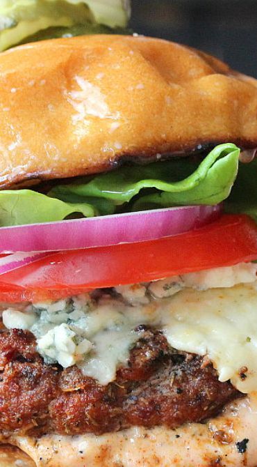 Black And Bleu Burgers, Black And Blue Burger Recipe, Black And Blue Burger, Blue Burger, Burger Sliders Recipes, Burger Dogs, I'm Fat, Burger Sliders, Hot Dog Recipes