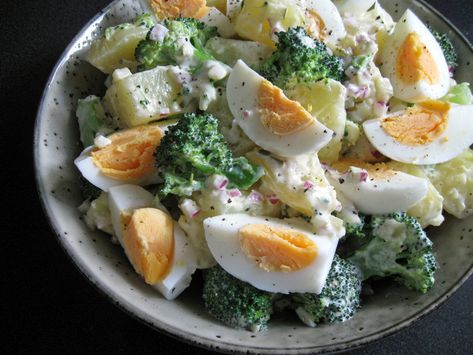 Broccoli, Egg & Potato Salad – Hiroko's Recipes Broccoli And Potato Salad, Broccoli Egg Salad, How To Prepare Broccoli, Egg Potato Salad, Crunchy Broccoli Salad, Bacon Egg Salad, Boiled Egg Salad, Salad Recipes With Bacon, Creamy Broccoli Salad