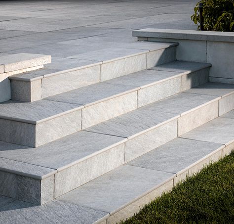 Interlock Steps Backyard, Concrete Patio Stairs, Interlock Steps, La Backyard, Pavers Steps, Retaining Wall Steps, Pavers Design, Paver Steps, Patio Stairs