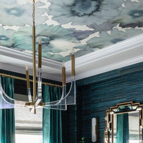 Veronica Solomon | Casa Vilora on Instagram: "Still in love with this dining room. Wallpaper ceilings are here to stay. #casavilorainteriors #katyinteriordesigner #houstoninteriordesigner #houstoninteriordecorator #diningroom #wallpaper #wallpaperceiling" Wallpaper On Ceiling Dining Room, Ceiling Wallpaper Dining Room, Wallpaper Ceiling Dining Room, Diningroom Wallpaper, Wallpaper Ceilings, Library Kitchen, Ceiling Dining Room, Houston Interior Designers, Dining Room Wallpaper