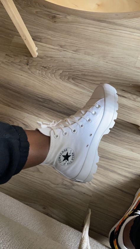 #converse #shoes #sneackers #chunkysneakers #urbanoutfit #aesthetic Chunky Converse Outfit, Chunky Converse, Converse Outfit, Outfits With Converse, Chunky Sneakers, Urban Outfits, Converse Shoes, Adidas Sneakers, Converse