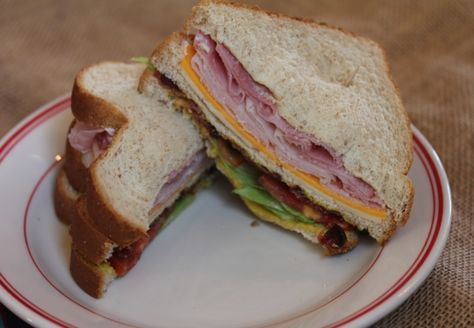 Copycat McAlister's Club Sandwich Mcalisters Deli, Simple Sandwich Recipes, Lunchmeat Sandwiches, Mayonnaise Bread, Basic Sandwich, Slow Cooked Roast Beef, Ham Salad Sandwich, Deli Style Sandwiches, Best Baked Potato