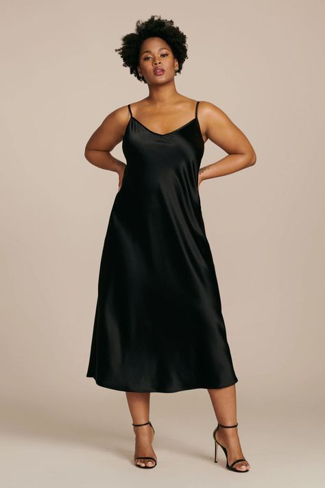 If you're a wedding guest who loves minimalist fashion, consider this black slip dress. We love this style for a chic city wedding or a modern summer wedding. See more stunning plus-size wedding guest dresses at the link. // Photo: 11Honore Plus Size Wedding Guest Dress, Bias Slip Dress, Birthday Dress 21st, Plus Size Wedding Guest Dresses, Trendy Plus Size Fashion, Plus Size Cocktail Dresses, Valentines Day Dresses, Curvy Fashionista, Day To Night Dresses