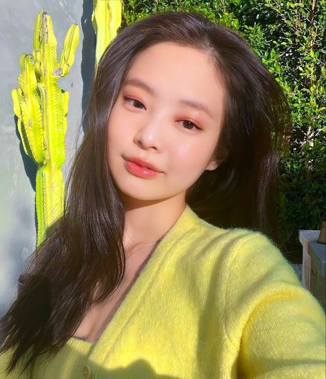 Jennie Jennie Bare Face, Jennie Senada, Korean Bangs Hairstyle, Blake Pink, Korean Bangs, Jennie Wallpaper, Cinema Colours, Bare Face, Jennie Kim Blackpink