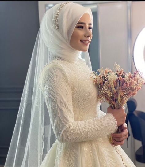 Fancy Hijab Styles Wedding Dresses, Turban Style For Wedding, Hijab Wedding Veil, Muslimah Wedding Dress Brides Hijab Styles, Veils Bridal Hijab, Veil Wedding Hijab, Hijab Do Wedding, Bride Hijab Style, Hijab Wedding Style