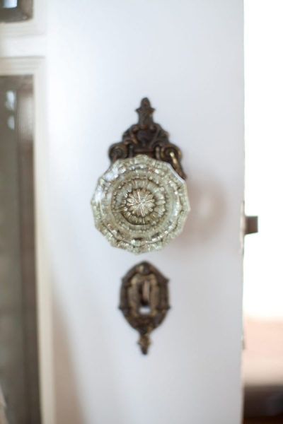 Door Knobs And Knockers, Antique Door Knobs, Crystal Door Knobs, House Family, Glass Door Knobs, Deco Boheme, Decorative Knobs, Doors And Hardware, Vintage Door