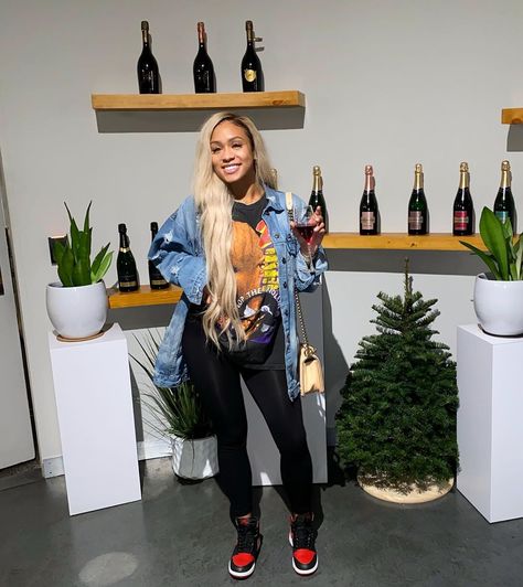 Jilly Anais, Sporty And Rich, Baddie Outfits, Casual Looks, Cool Outfits, Wine, Hair, Women's Top, On Instagram