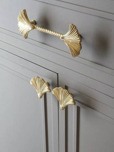 Art Deco Handles, Draw Handles, Maidenhair Tree, Leaf Veins, Wood Furniture Legs, Door Handle Design, Brass Cabinet Handles, Gold Door, Door Handles Interior