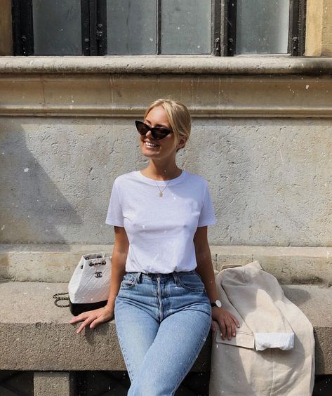 @styleaddict ✨ Basic Tshirt Outfit, White Tshirt And Jeans, White Tshirt Outfit, Jeans And T Shirt Outfit, Polo Shirt Outfits, Athleisure Trend, Jeans Outfit Casual, Casual Work Outfit, Minimal Outfit