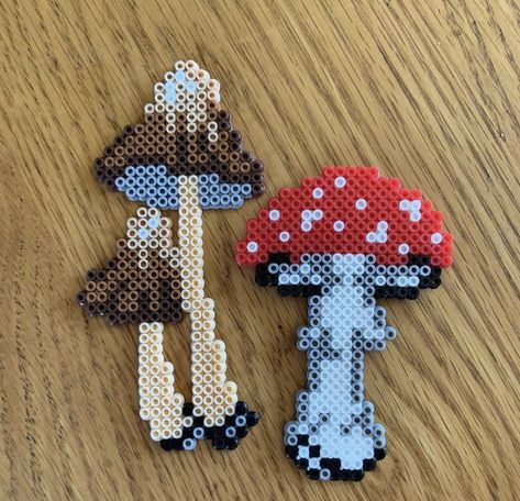 perler shrooms Perler Bead Witchy, Cottage Core Perler Beads, Nature Perler Bead Patterns, Grunge Perler Beads, Forest Perler Bead Patterns, Perler Bead Fairy, Peeler Bead Ideas Aesthetic, Plant Perler Beads, Aesthetic Perler Beads Ideas