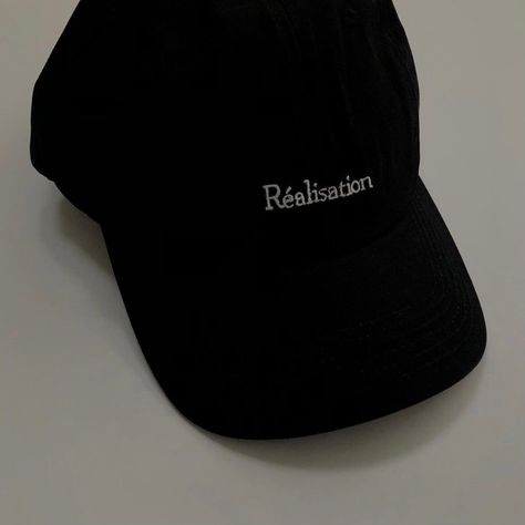 Black Hat Aesthetic, Cap Aesthetic, Feed Insta, Instagram Feed Tips, Hat Aesthetic, Cap Fashion, Vintage Cap, Black Cap, Beige Aesthetic