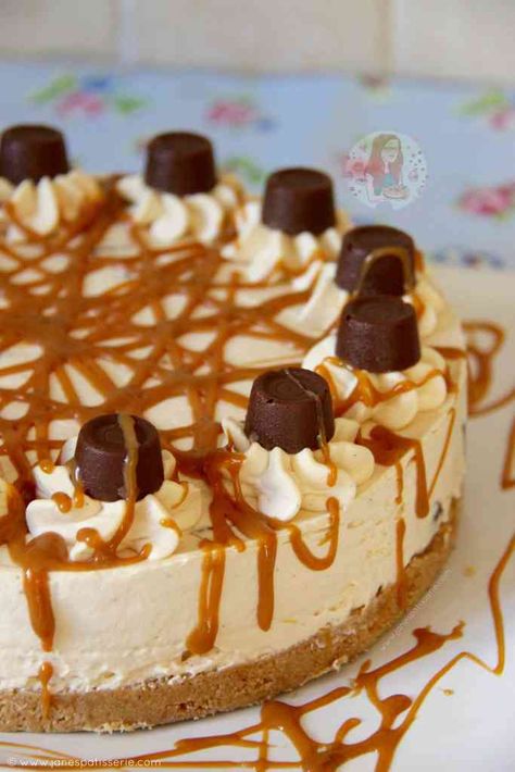 My Top 10 Recipes in 2017! - Jane's Patisserie Creative Cheesecake, Rolo Cheesecake, Baked Caramel, Torte Cupcake, Best Cheesecake, Caramel Cheesecake, Cheesecake Recipes, Chocolate Chips, No Bake Desserts