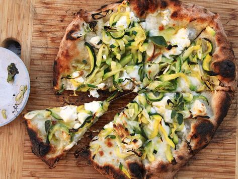 Caramelized Zucchini, Garlic Zucchini, Zucchini Feta, Zucchini Pizza, Pizza Topping, Summer Zucchini, Zucchini Pizzas, Garlic Recipes, Pizza Night